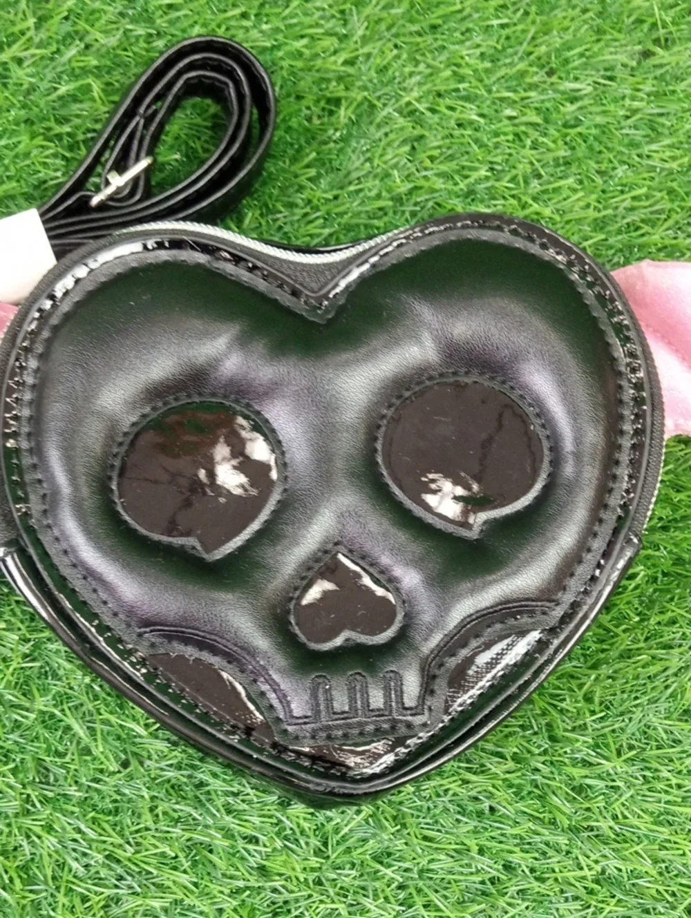 👻 Claire's Black Heart Skull Crossbody Bag with Pink Wings